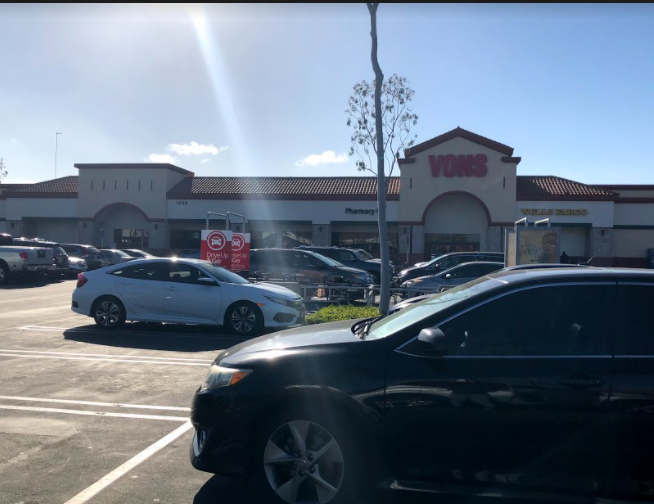 Photo of Vons, a grocery store that would be affected by the hazard pay mandate.
