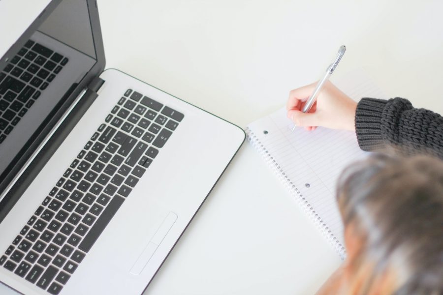 Photo courtesy of J. kelly Brito from Unsplash
Online class- A struggle or a benefit?
