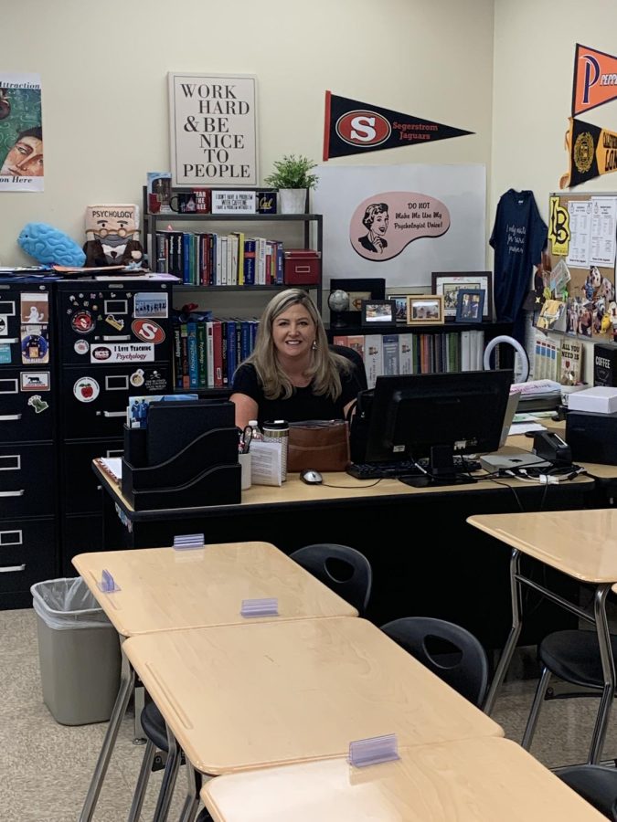 Mrs. Hargrave smiles as she gets ready for her AP Psychology class. (Image courtesy of Luis Ortiz)