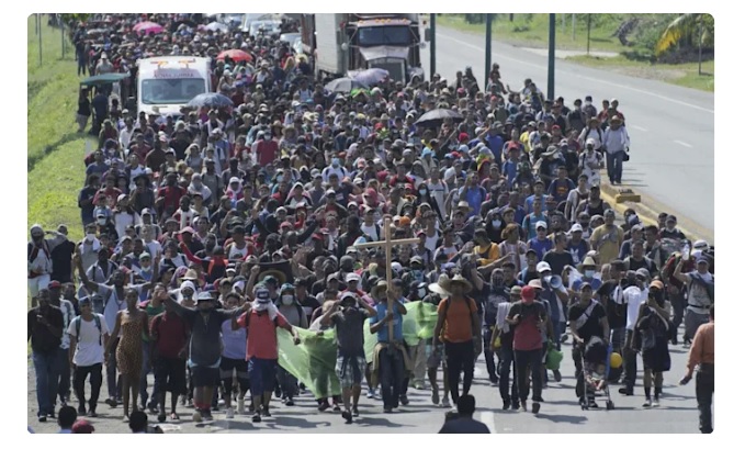 U.S. bound migrant caravan is traveling through southern Mexico after soldiers attempted to disperse them. (Image courtesy of The Yucatan Times)