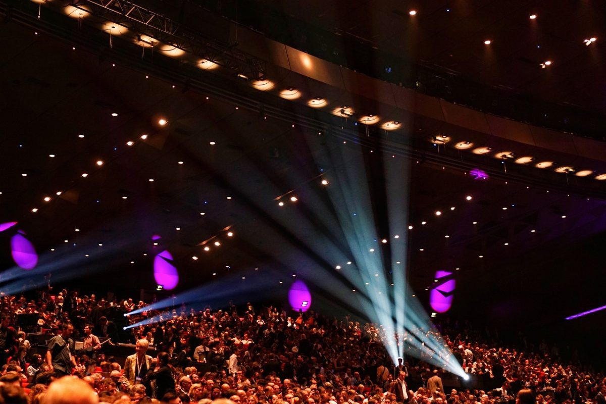 Picture of a crowd at a concert venue. This is expected to be a similar sight to the crowds during the Ariana Grande Eternal Sunshine Tour. 